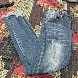 Jeans distressed bottoms